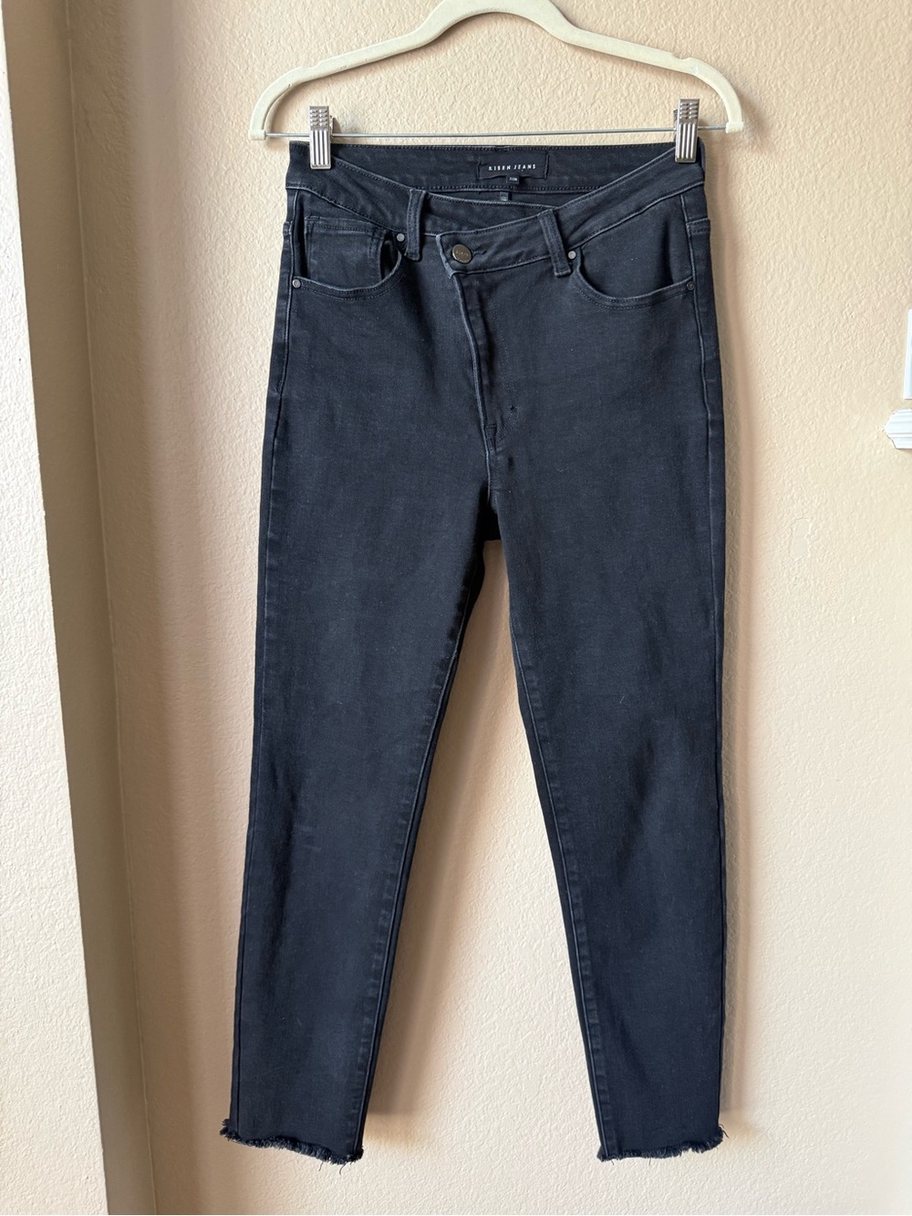 High-Rise Black Skinny Jeans with Raw Hem